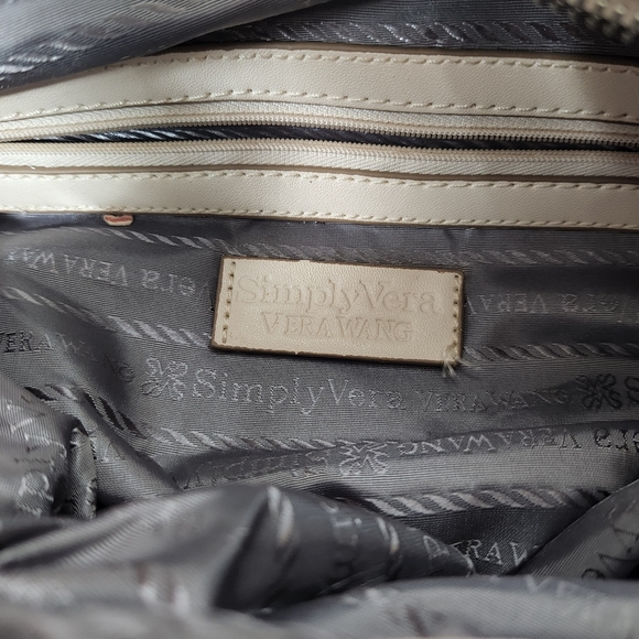 2 Vera Wang and 1 unbranded black patent leather shoulder bags - Picture 5 of 15